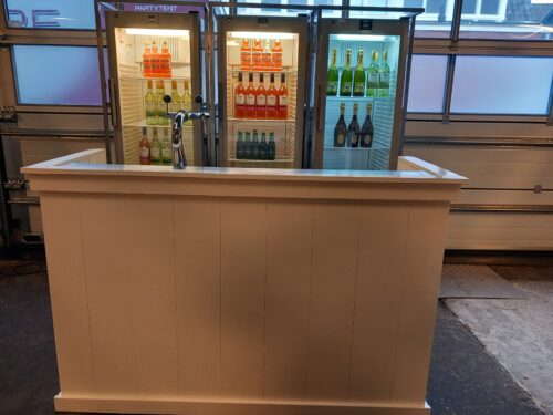 Biertap met steigerhouten ombouw wit